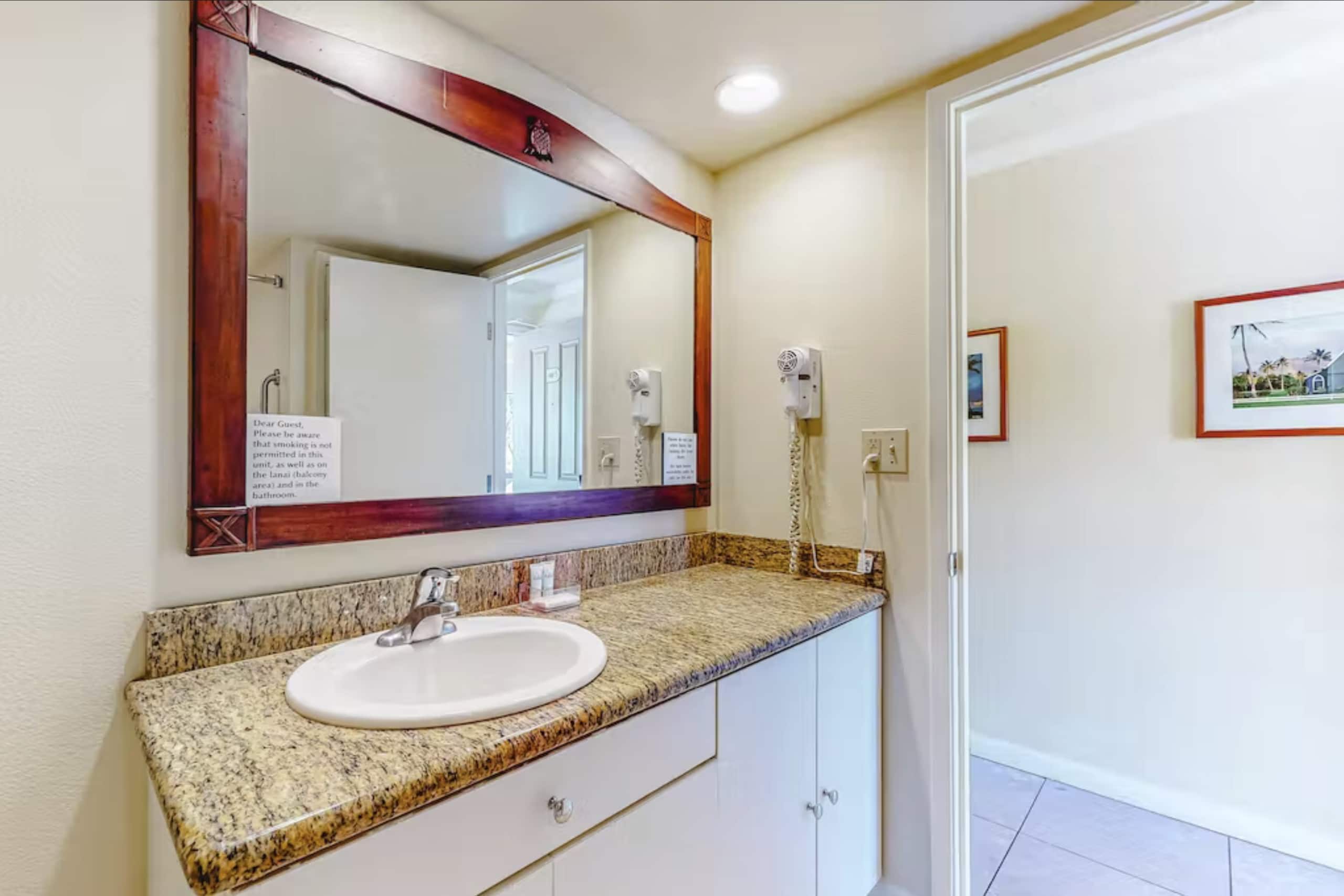 Beautiful OCEAN VIEW with free Parking & Top Floor - Photo 11