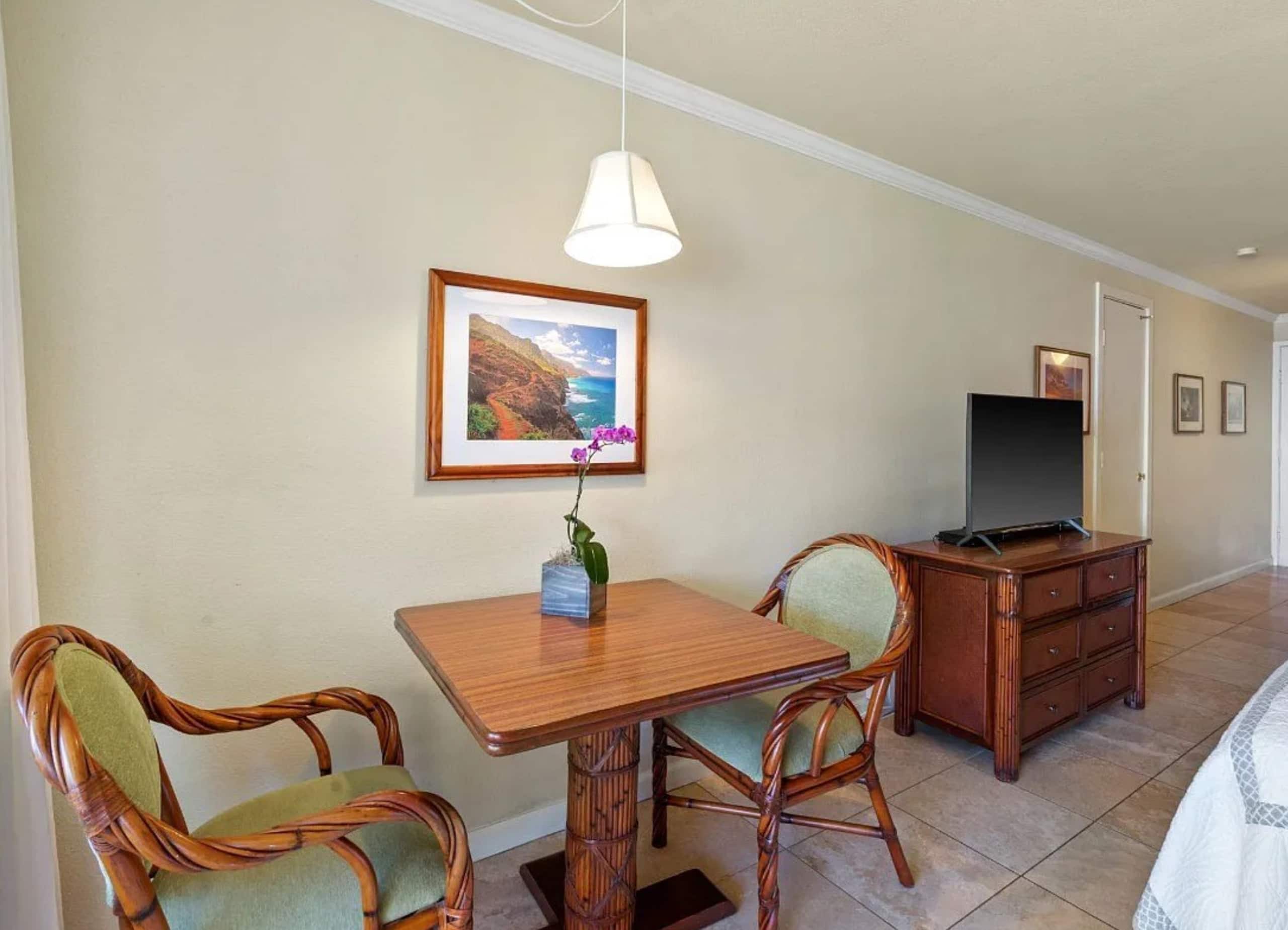 Beautiful OCEAN VIEW with free Parking & Top Floor - Photo 7