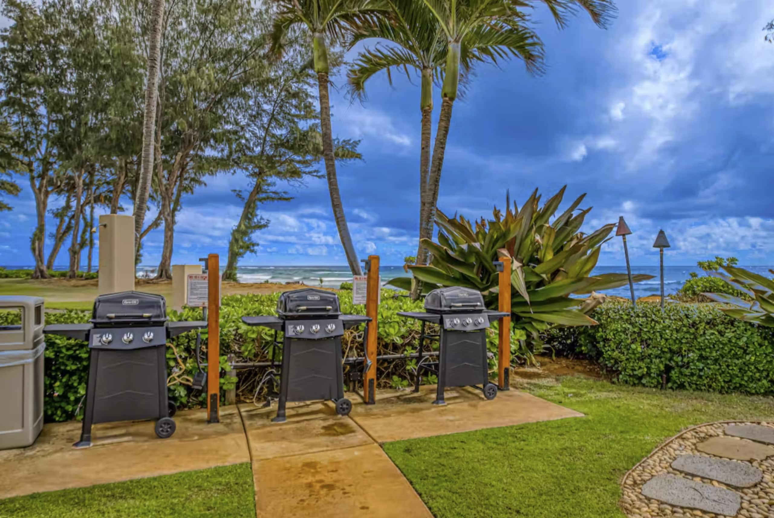 Beautiful OCEAN VIEW with free Parking & Top Floor - Photo 19
