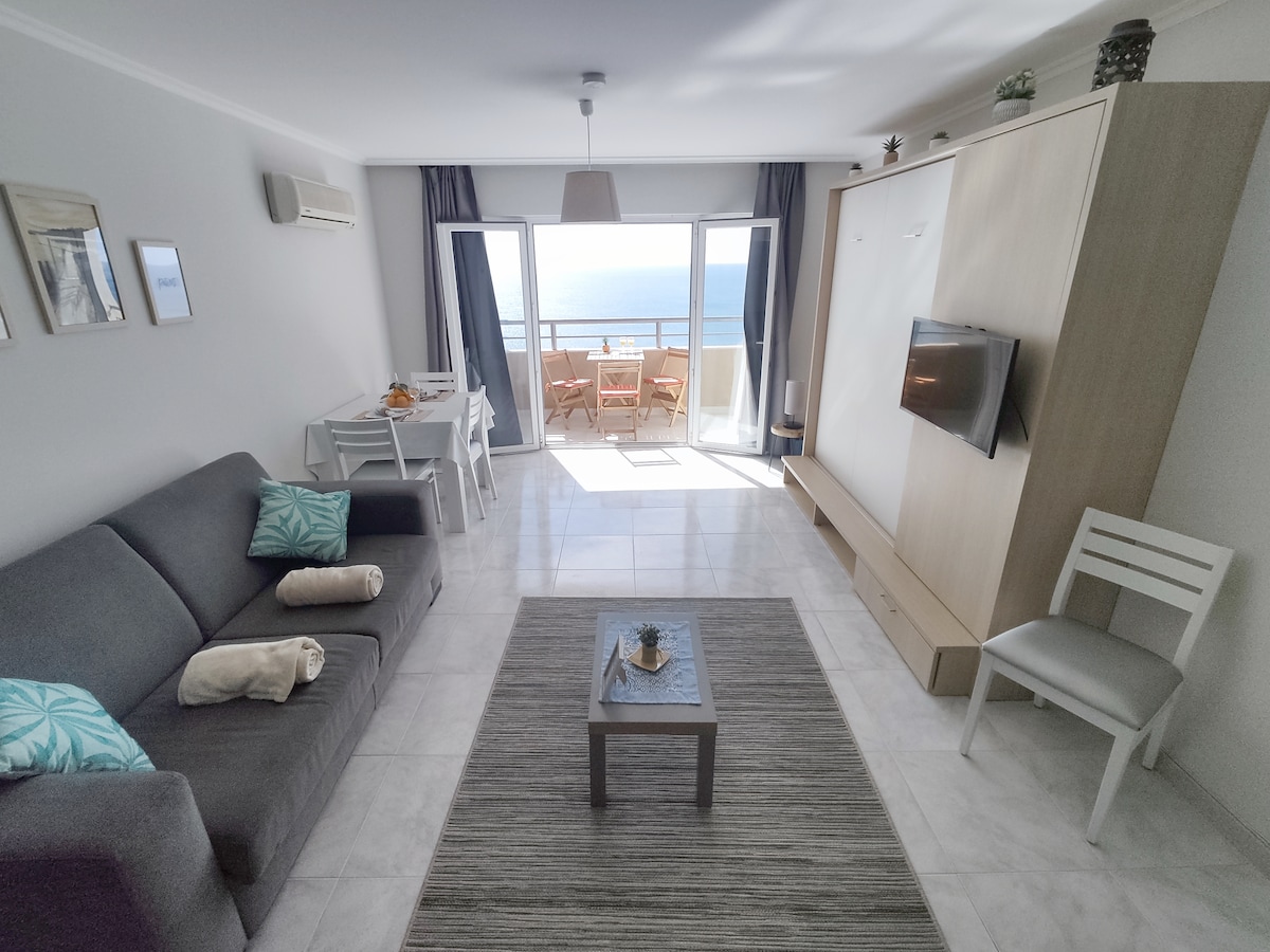 Airbnb em destaque: "Eternal Sea" 26º Top Floor + Pool + Parking em Portimão