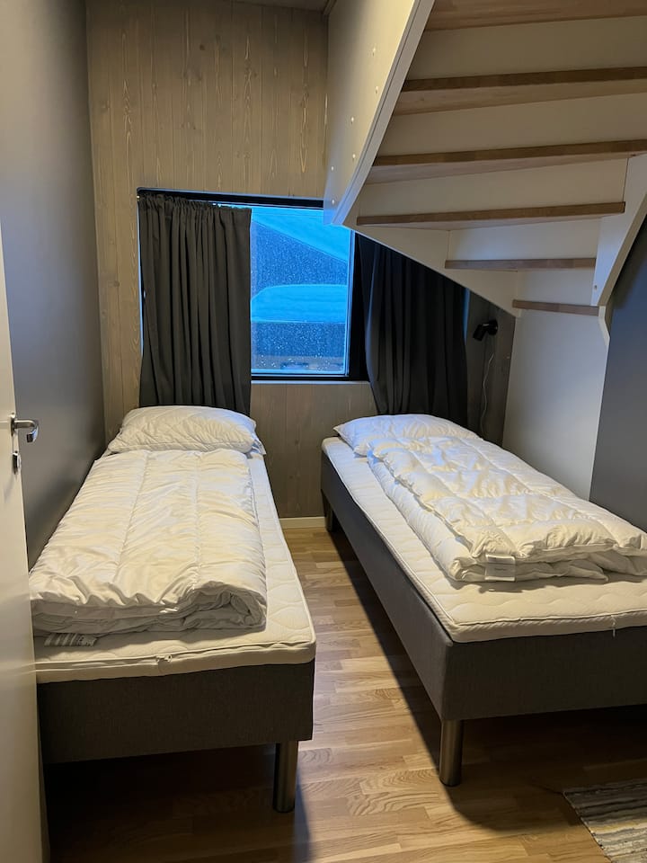 2 camas de 75 cm en los dormitorios del primer piso 