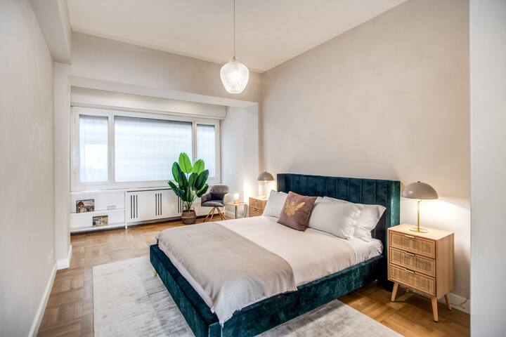 Spacious Luxury Family Home 6 AC/WIFI/ Elevator gallery image 2