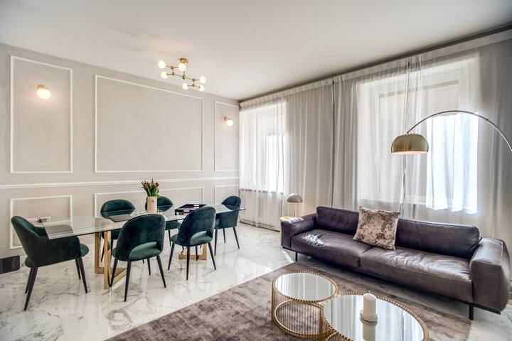 Spacious Luxury Family Home 6 AC/WIFI/ Elevator gallery image 5