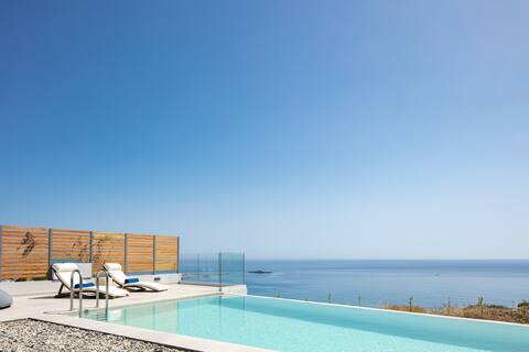 Krystallon West - Superb views, close to the beach