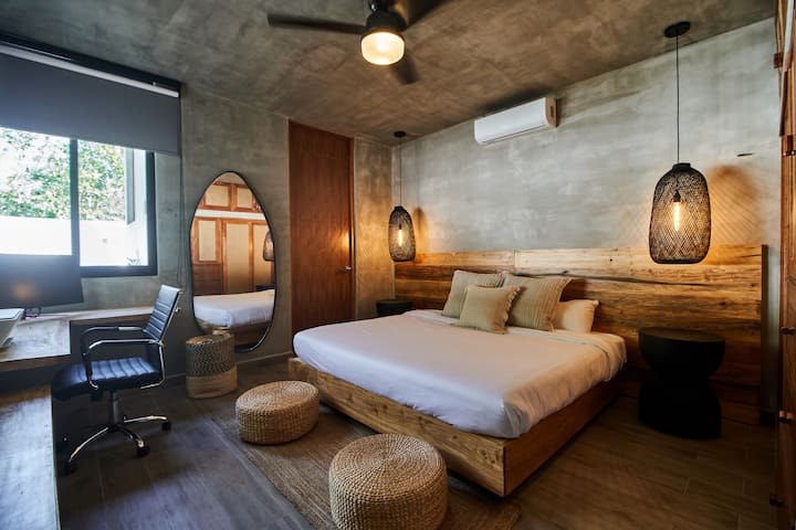 Двойна спалня на 1 - ви етаж със самостоятелна баня