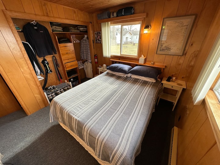 Primary bedroom has a Tempur-Pedic mattress