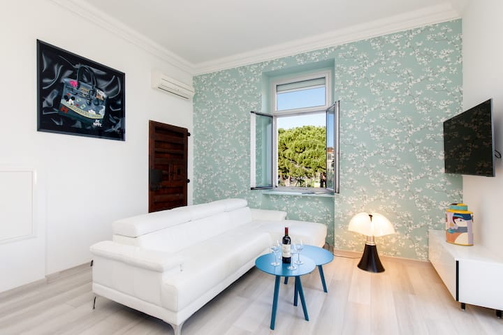Superbe Appartement Face Au Port Accès Pkg Q Park - Antibes