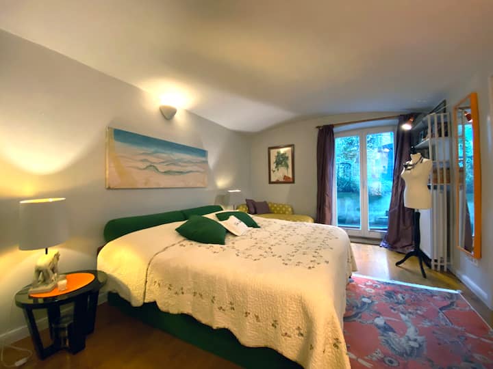Schlafzimmer Foto 1
Ბეტი 180სმ x 200სმ
Საძინებლის ფოტო 1
Საწოლი 180 სმ x 200 სმ