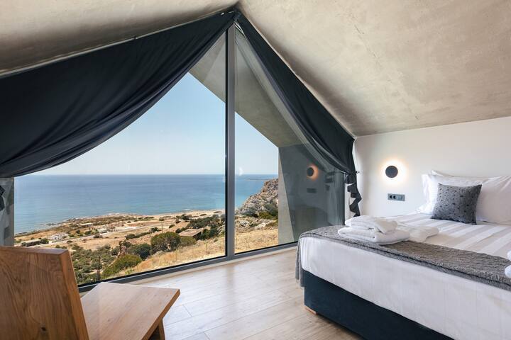 Krystallon East – Superb views, close to the beach gallery image 4