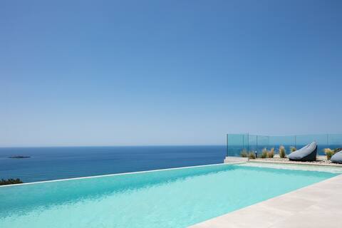 Krystallon East - Superb views, close to the beach