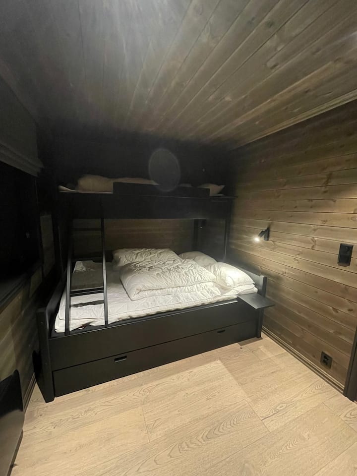 Chumba cha kulala 4, 140cm + kitanda cha bunk 90cm