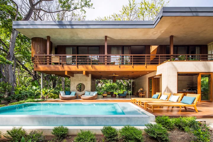 Sabi – Beachfront Luxury Villa at Rayo Verde