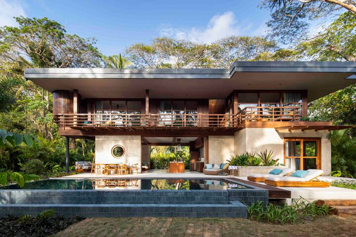 Medusa – Beachfront Luxury Villa at Rayo Verde