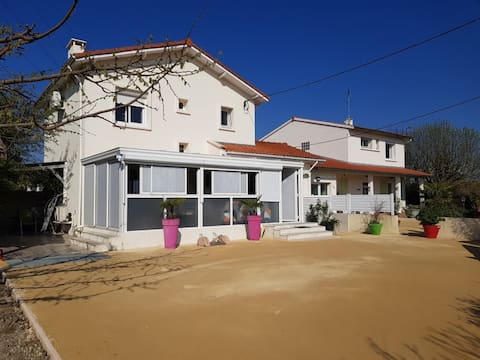 Gite for 12 people near the Meet and Blagnac