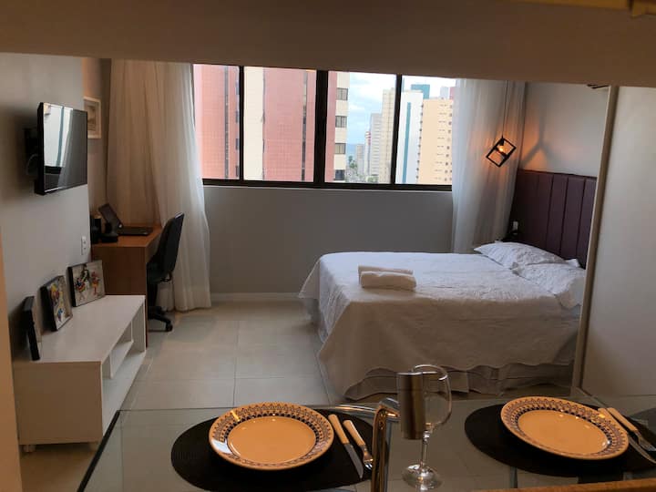 専用の220 Mbpsインターネット、32インチのスマートテレビ、ベッドの横にある保留中、ホームオフィスやレストに最適なロケーション。 
ヴォイルとベッドシーツを備えたカーテン遮光と400フィオスを備えたベッドシーツ。
 
*新しく改装されたフラットで、とても歓迎してくれました。 