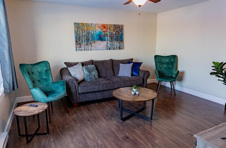 Modern Cozy 3br 1.5 Bath Home - Manitoba