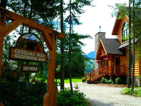 Cozy Grizzly Bear Cabin