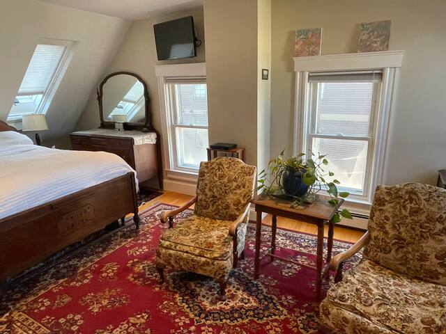 Cozy, comfortable and convenient gallery image 5