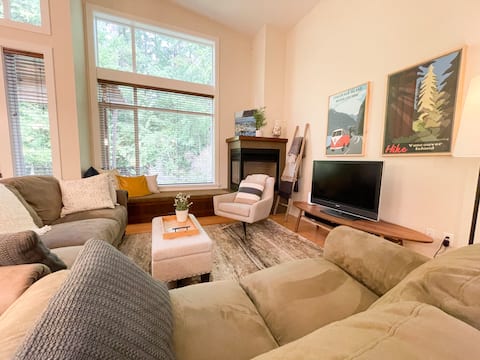 Top performing Airbnb: The Beach House at Tanglewood, 3 Bedroom in Parksville