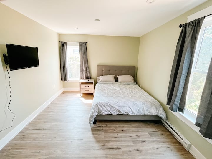 מיטה זוגית רחבה