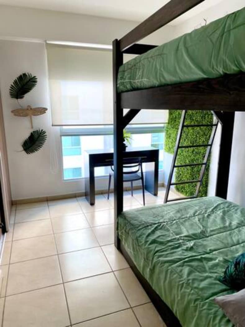 Litera con camas matrimoniales