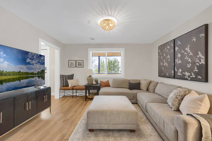 Cozy home in St. Paul, King bed gallery image 5