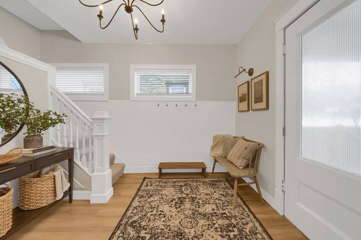 Cozy home in St. Paul, King bed gallery image 4