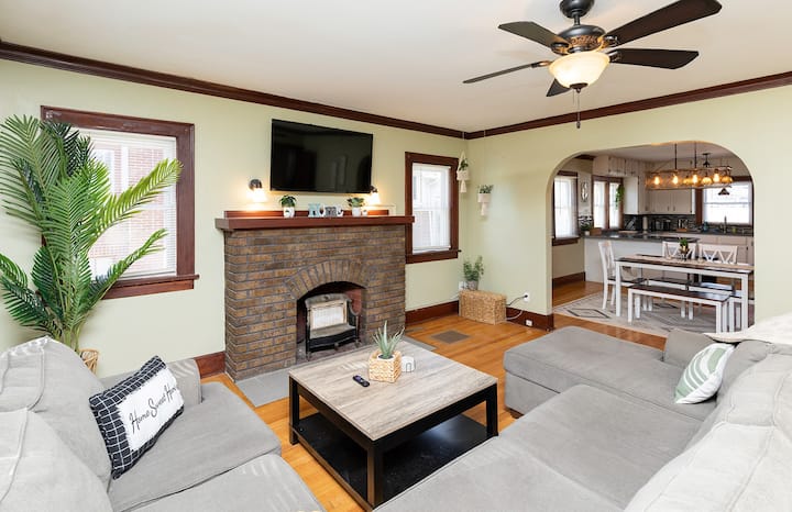 Charming & Cozy Beaverdale 4br/2ba In Central Dsm - Des Moines, IA