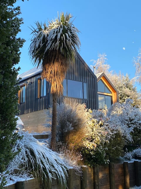 Puke iti - Your Adventure Base with Mountain Views