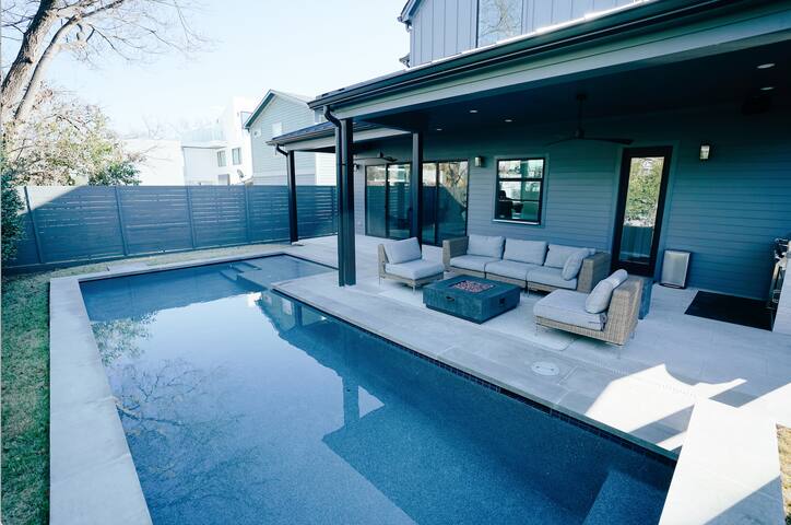 Modern Luxury in Heart of Zilker gallery image 4