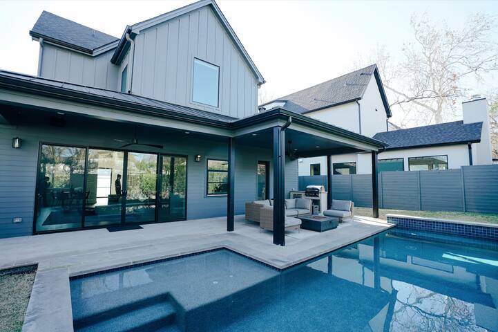 Modern Luxury in Heart of Zilker gallery image 5