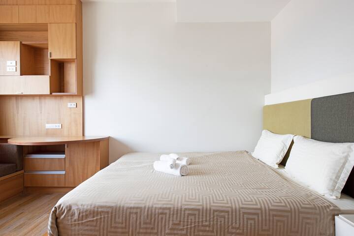 CBD, Luxury 2BR residence, 300 m to BTS Chit Lom gallery image 4