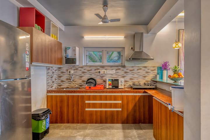 Full kitchen image 2