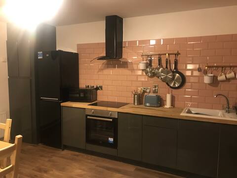 Countryside cottage in superb location with 6 beds