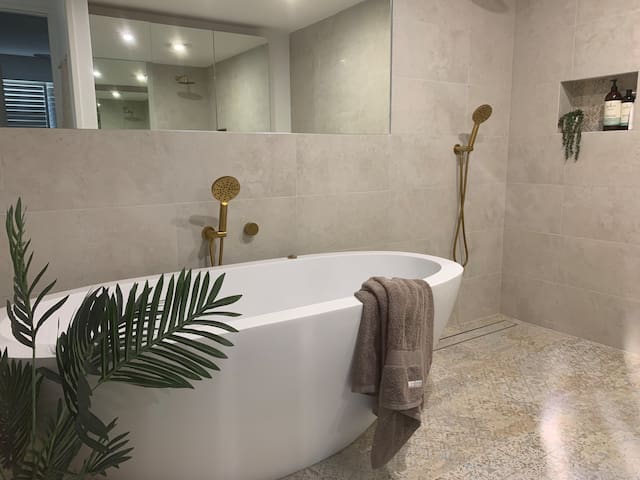 Sea Serenity 2 Luxury Beachfront Retreat