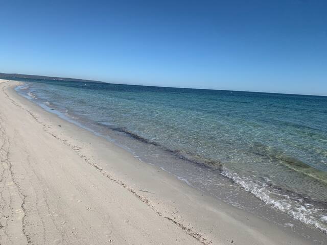 Sea Serenity 2 Luxury Beachfront Retreat gallery image 3