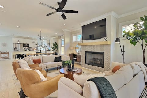 NEW! Stunning Modern Farmhouse with Chef's Kitchen