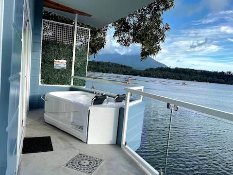 Lakeside rm w/outdoor jacuzzi & breathtaking view