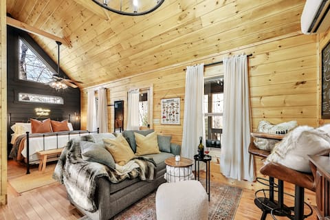 Successful Airbnb property: The Modern Mini Cabin w Hot Tub, Firepit & WiFi in Bryson City