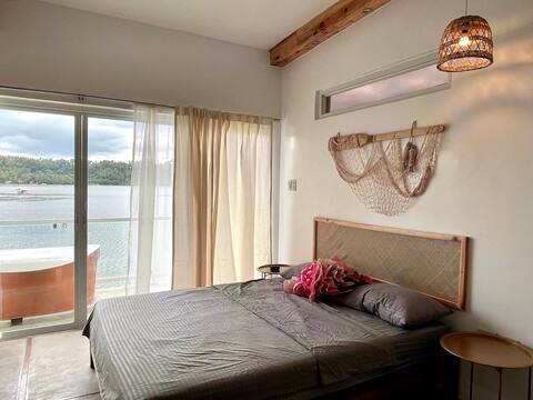 Lakehouse w/spectacular view rustic tincan bathtub