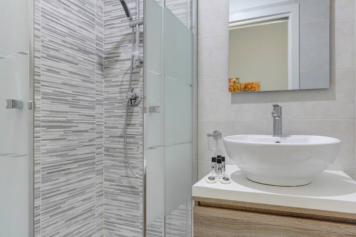 Voyager House – Home and More gallery image 3