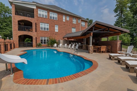 Portside Lake Gaston Executive Mansion! Sleeps 40!