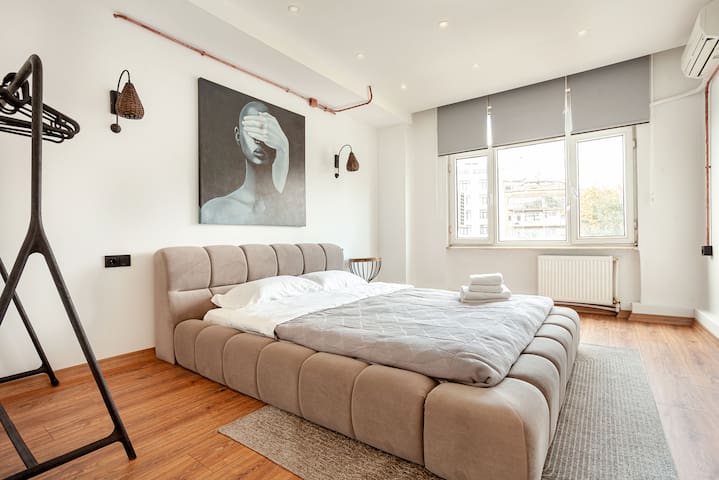 New 6BR/4BA,Lalely AC/elevator