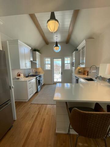 Top Floor Gem in Downtown Wayzata/Lake Minnetonka gallery image 5