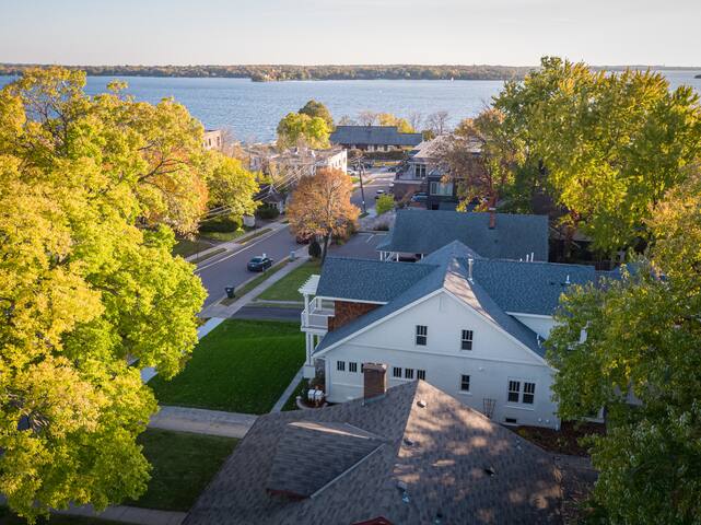 Top Floor Gem in Downtown Wayzata/Lake Minnetonka gallery image 3