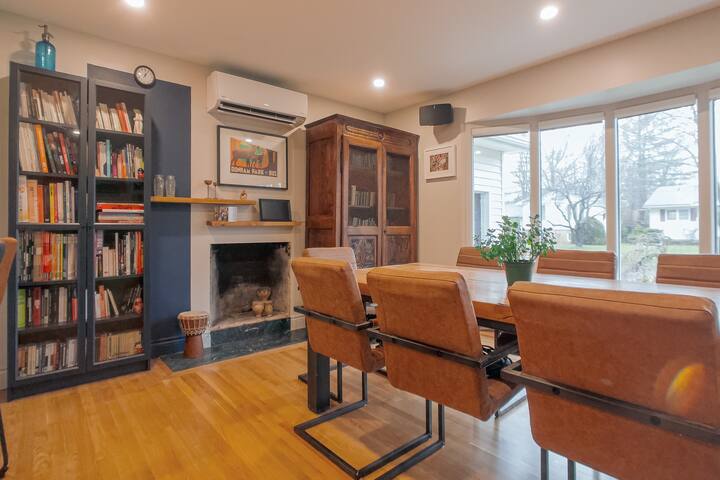 Bright, spacious family home close to everything gallery image 2