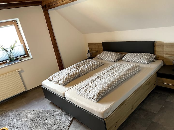 Schlafzimmer 1 mit Doppelbett 