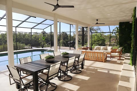 5 Min from the beach! Luxury Villa on the canal
