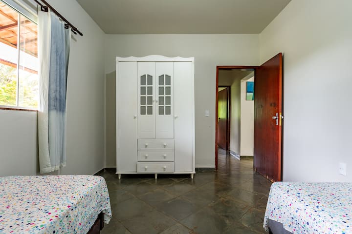 Bedroom 1, on the ground floor with 2 single beds. It is in front of room 2, the left is the bathroom 1 on the ground floor.