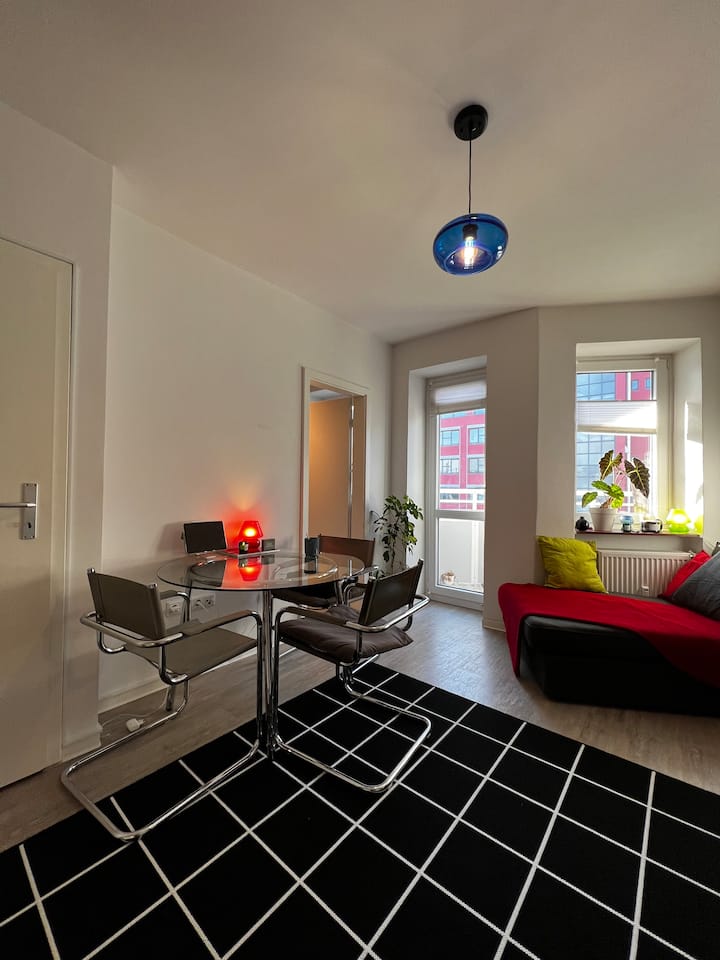 Sunny 35 square meters in the middle of Cologne Apartments for Rent
